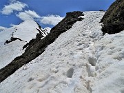 54 Ultimo ripido tratto con affondi nella neve per la Forcella Rossa